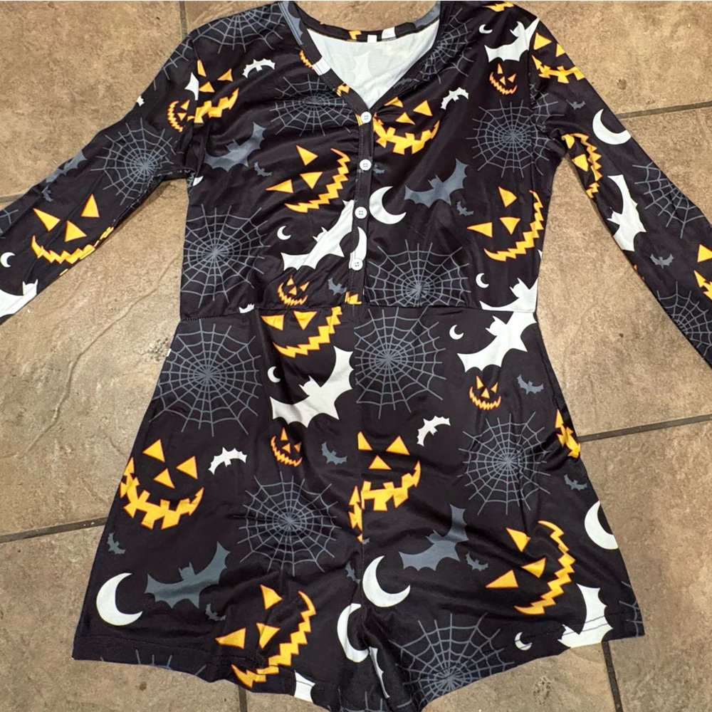 Halloween Themed jumpsuit - Picture 4 of 4